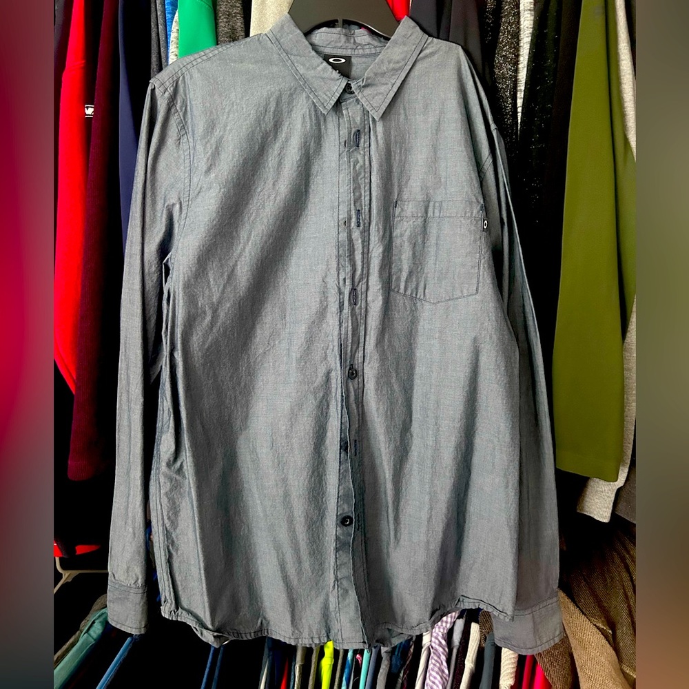 Oakley Men's Large Long Sleeve Button Up - Regular Fit